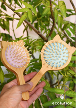 Cargar imagen en el visor de la galería, Cepillo de bambú - Pequeño Gato Aventura